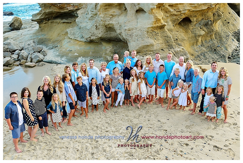 Extended family portraits in Laguna Beach Crescent Bay_424
