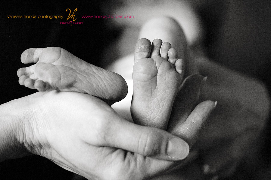 Newborn-Everett-Heninger-050-B&W-cropped